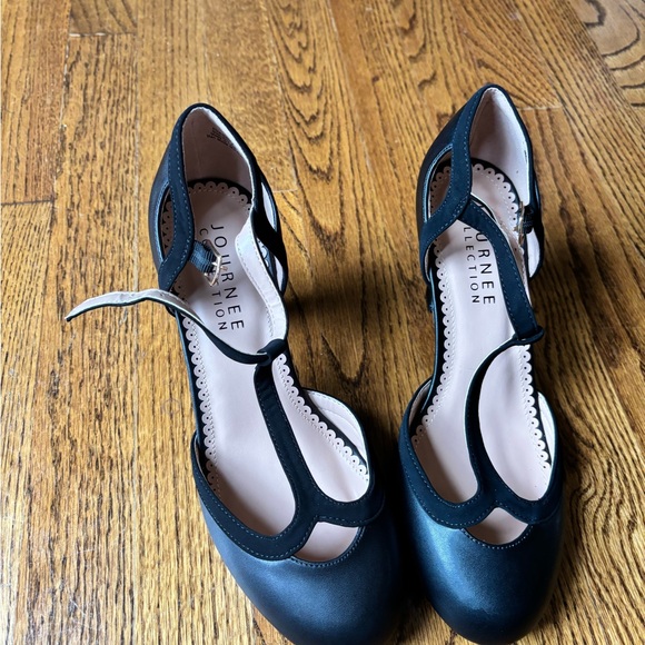 Journee collection T strap pump heels in wide. - Picture 4 of 4